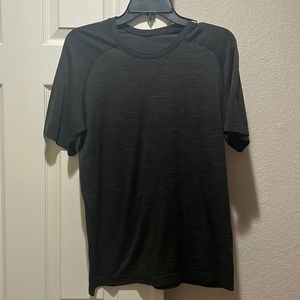 Black men’s lulu lemon 
Metal Vent Tech Short-Sleeve Shirt